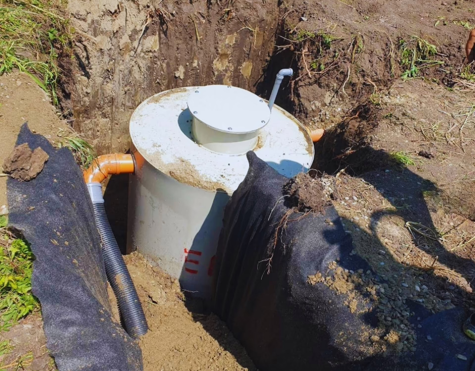 Săparea fundației pentru fosa septică ecologică – pași esențiali