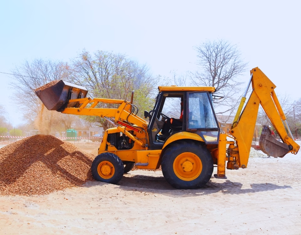 Buldoexcavatorul pentru demolari – Soluția pentru lucrări rapide